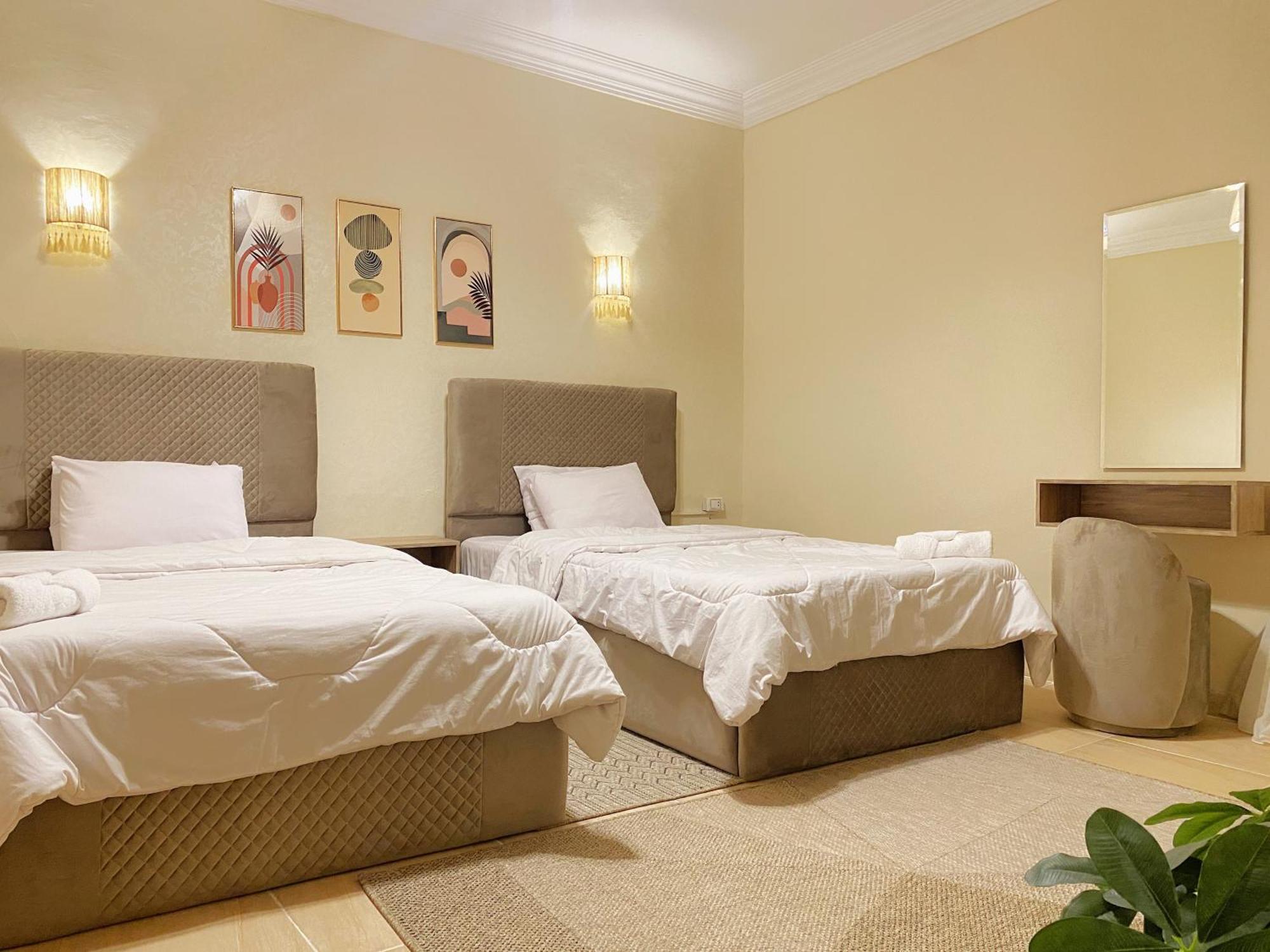 Seven Pyramids Panoramic View Inn Kafret el-Gabal Zimmer foto